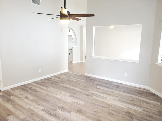 Building Photo - 1903 Golden Pheasant Dr