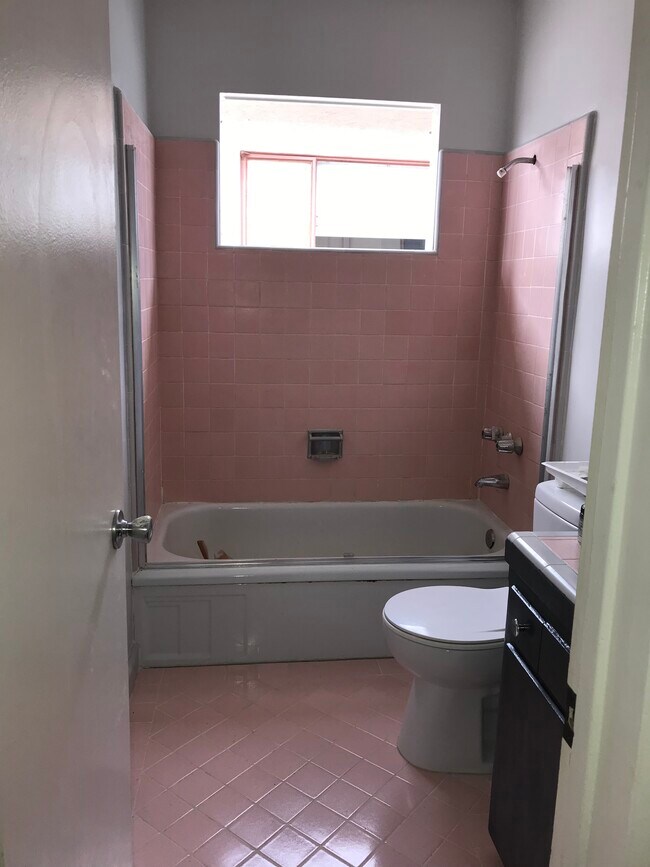 Foto del edificio - 1064 S Wooster St