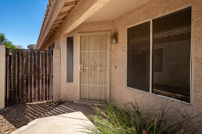 Building Photo - 3041 E Wahalla Ln