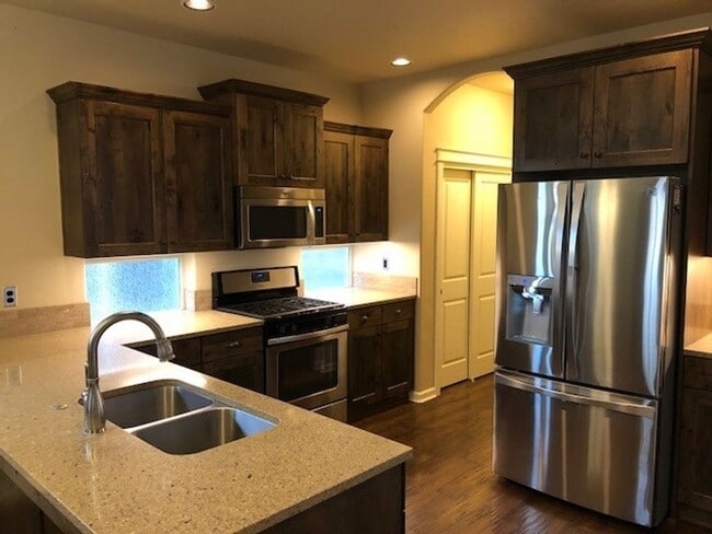 Building Photo - 20793 NE Sierra Dr