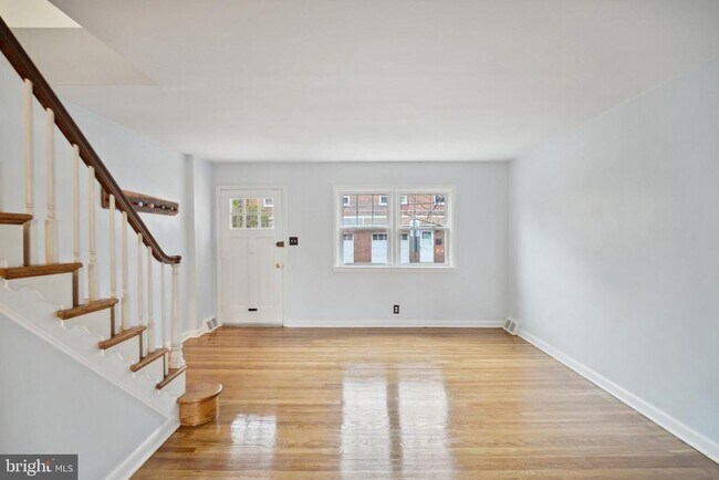 Foto del edificio - 3434 Ainslie St