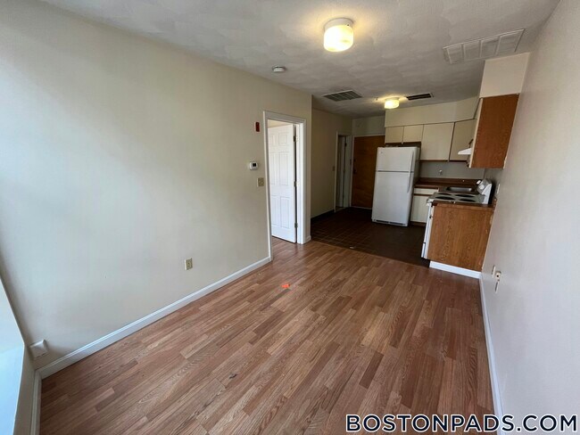 Building Photo - 81 Essex St