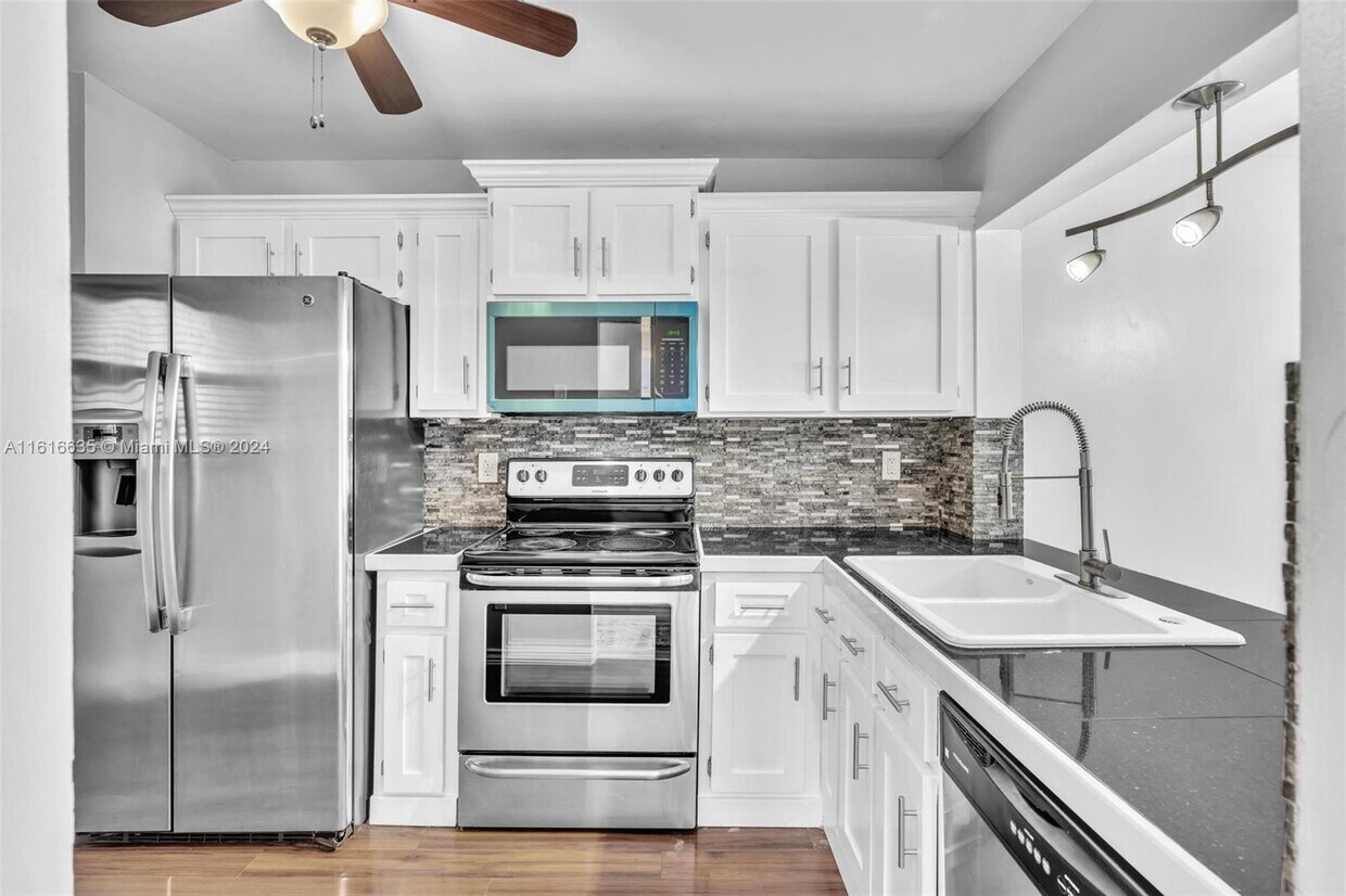 Primary Photo - 20730 NE 8th Ct