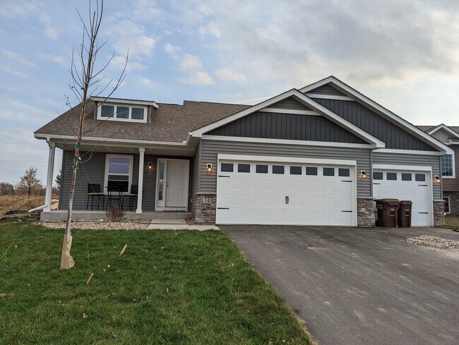 Building Photo - 1341 Balsam Ln