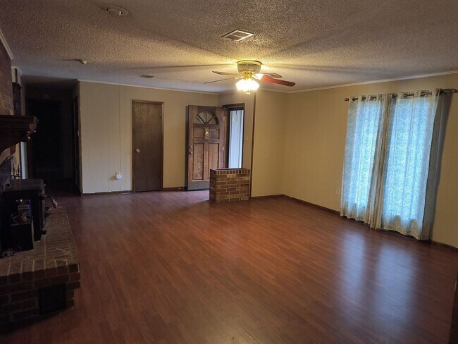 Building Photo - 1601 Rainbow Dr