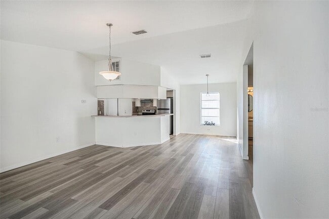 Foto del edificio - 8512 Lazy River Dr