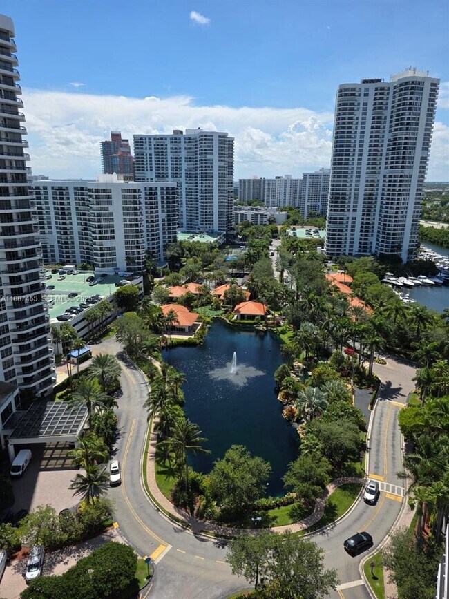 Foto del edificio - 19195 NE 36th Pl