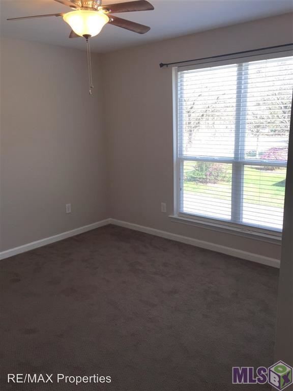 Foto del edificio - 15758 Riverdale Ave E