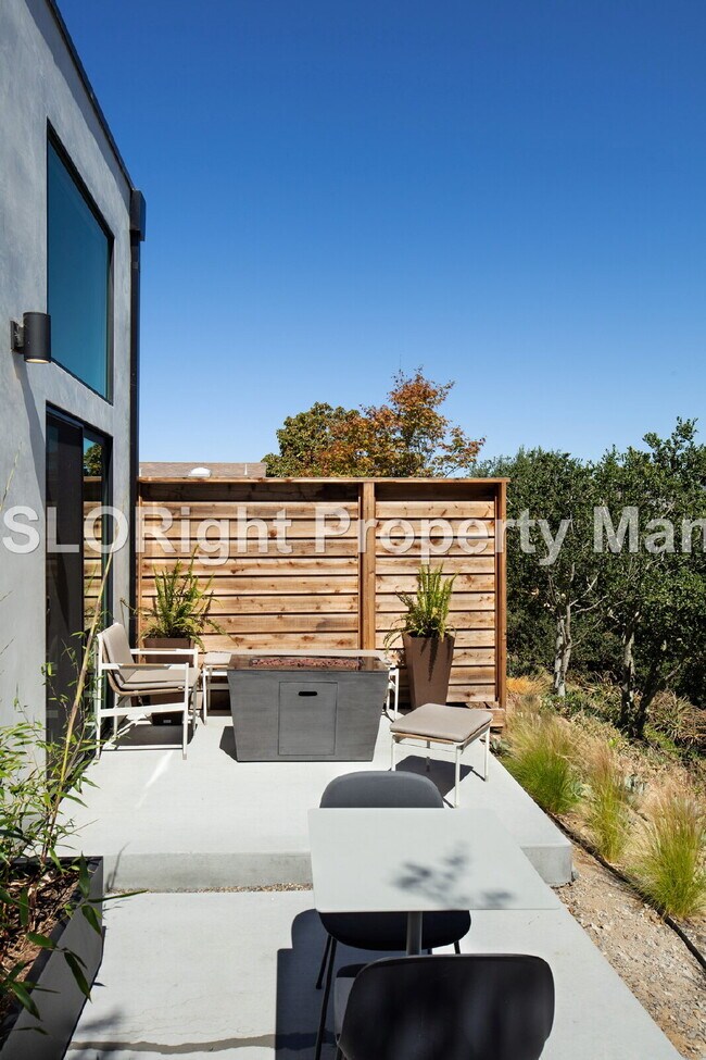 Foto del edificio - AVAILABLE SEPTEMBER - Furnished Luxurious Studio Apartment Grover Beach