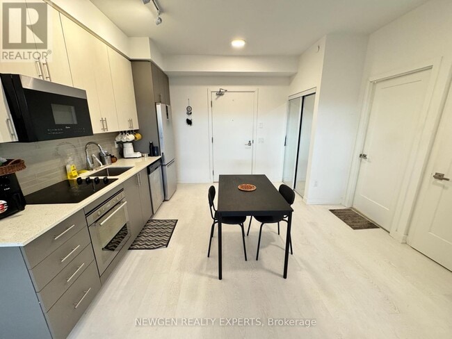 Building Photo - 415 Main St W