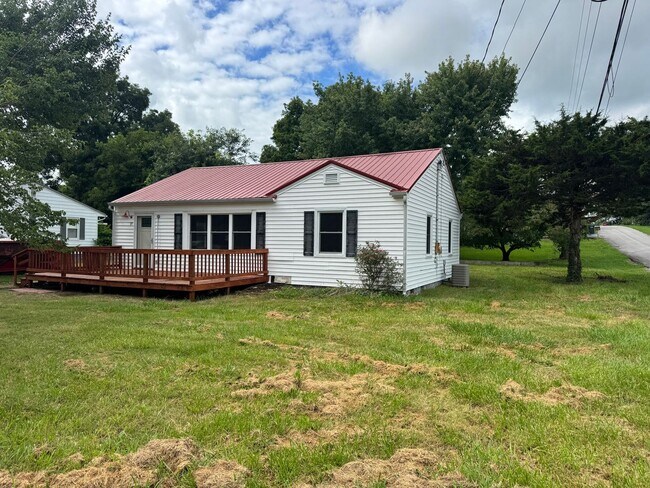 Foto del edificio - 4 Bedroom 1 Bathroom Home Located in Greeneville, TN