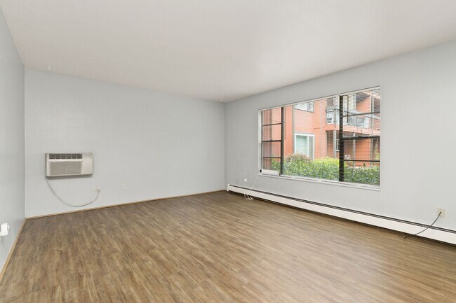 Foto del edificio - $250 OFF FIRST MONTHS RENT: 2 Bedroom, 1 Bathroom Apartment, trash, water, and hot water heat inc...