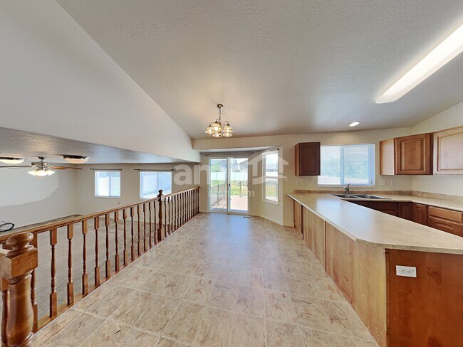 Building Photo - 261 Walton Drive