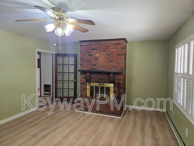 Foto del edificio - 161 Hickory Dr S Cir