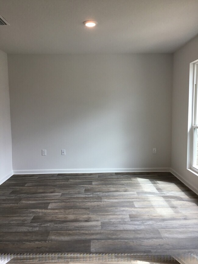 Foto del edificio - 7416 Oak Lake Blvd