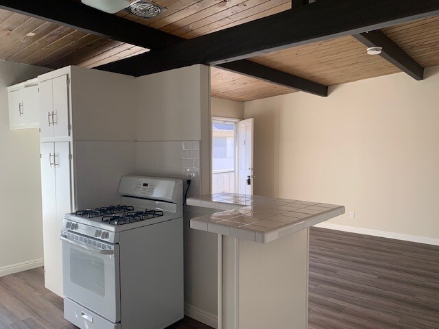 Building Photo - 1100 S Marengo Ave