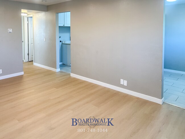 Building Photo - Recently Remodeled 2 bedroom in Salt Lake!