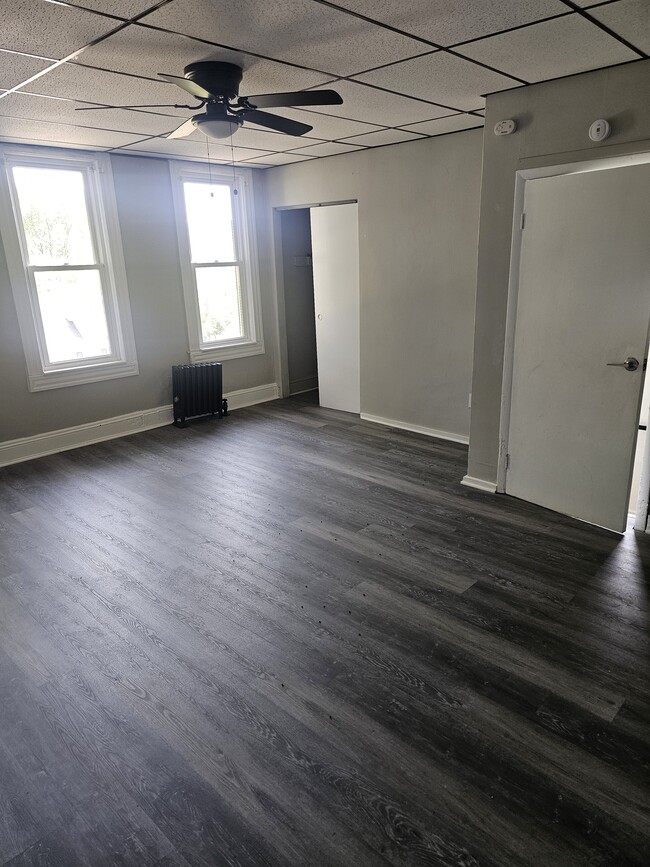 Building Photo - 529 Taylor Ave