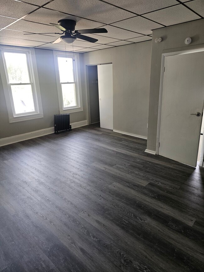Foto del edificio - 529 Taylor Ave