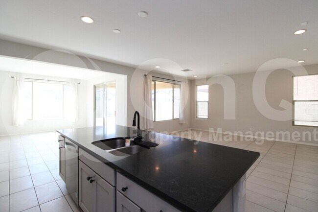 Foto del edificio - 8939 W Missouri Ave