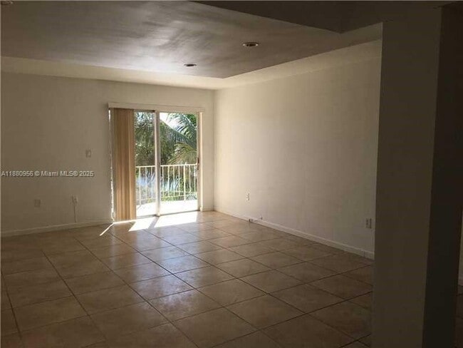 Building Photo - 9359 Fontainebleau Blvd