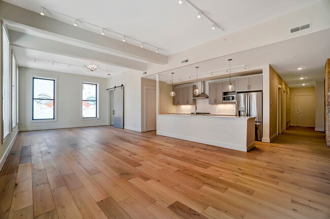 Building Photo - 39 E Court St