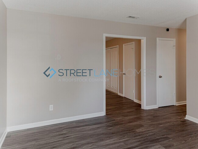 Building Photo - $200 off first month or Amazon Gift Card b...