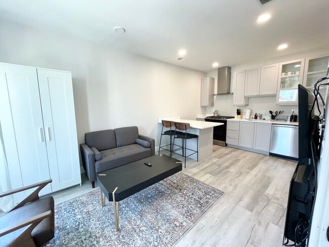 Building Photo - 29 Newport St