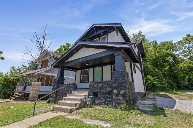 Building Photo - 3828 Chestnut Ave