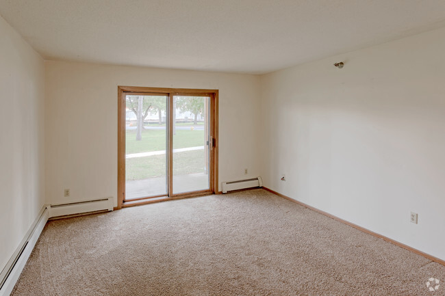 2HAB, 1BA - Pine Point Apartments