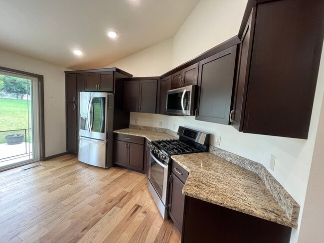 Building Photo - 5 Bed / 3 Bath Home in Tomah, WI!