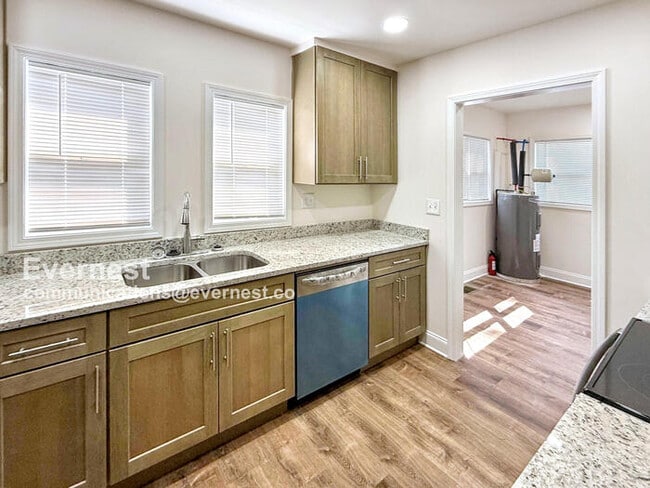 Building Photo - 831 4th Terrace W