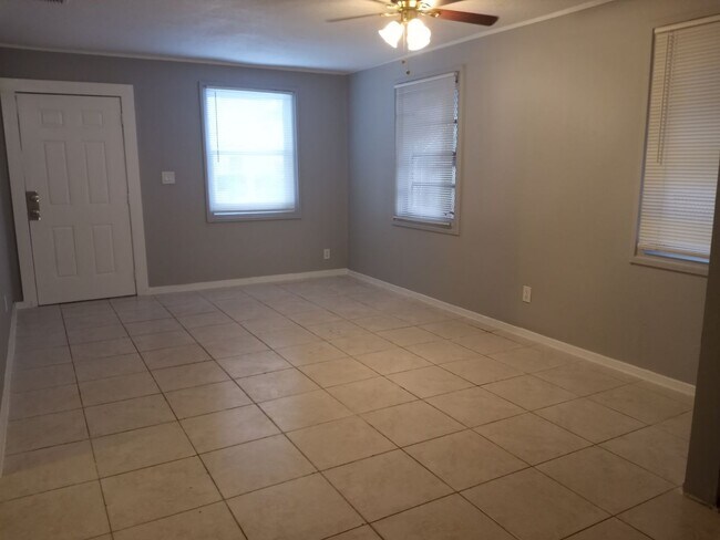 Building Photo - 3/1 Home for Rent