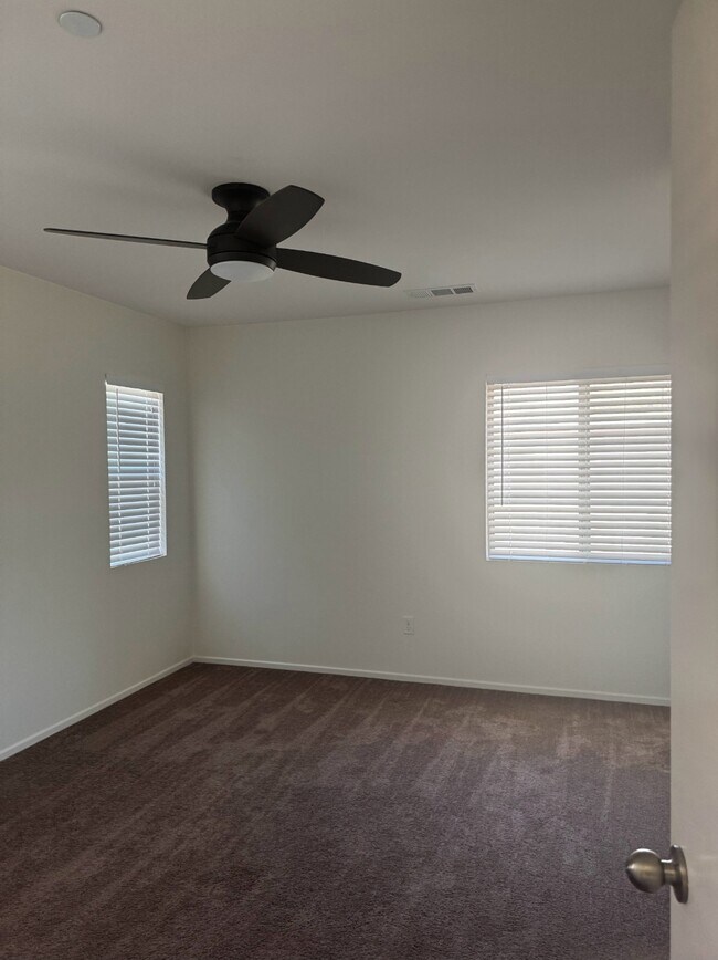 Foto del edificio - 1447 Misty Ln
