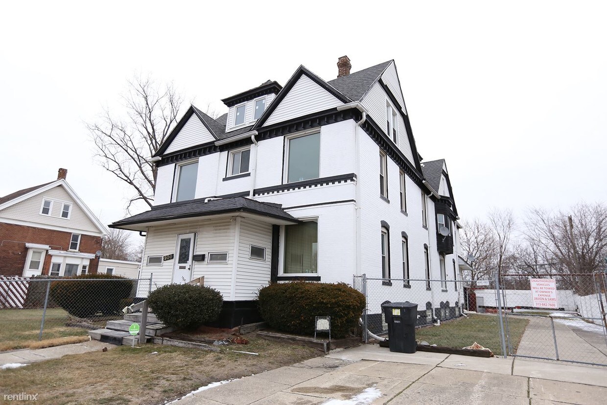 Primary Photo - 900 E Grand Blvd