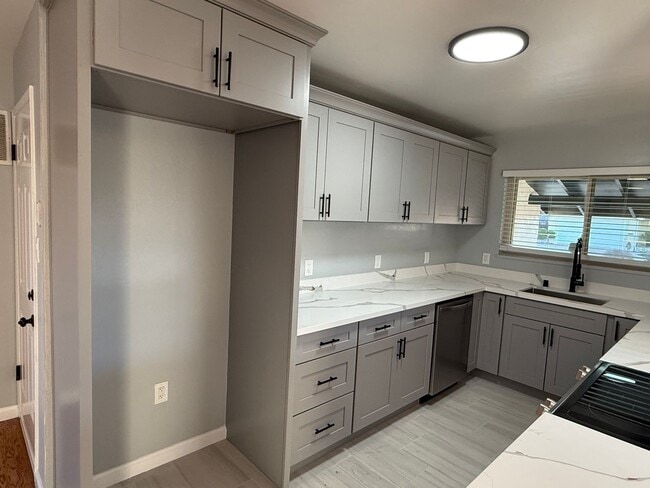 Foto del edificio - Renovated 3-Bedroom Single Family Home in Pinole Available Now!!!