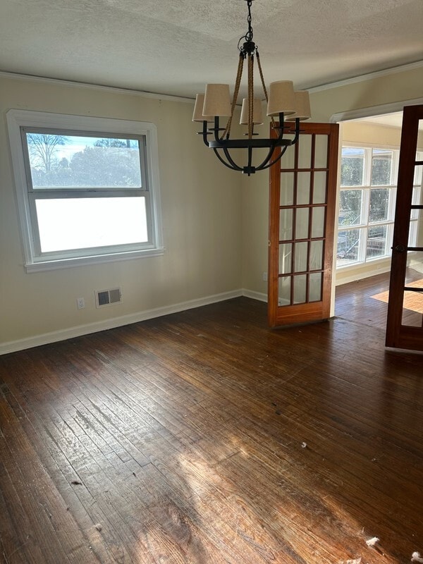 Building Photo - 204 Pineview Dr