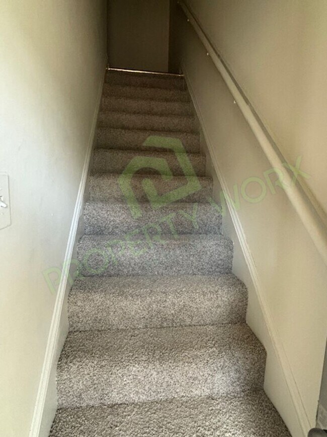 Building Photo - 2 Bedroom, 1.5 Bath Town Home in Sharpsbur...