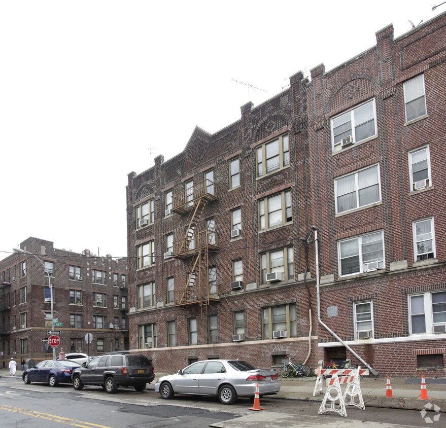 Building Photo - 983 46th St
