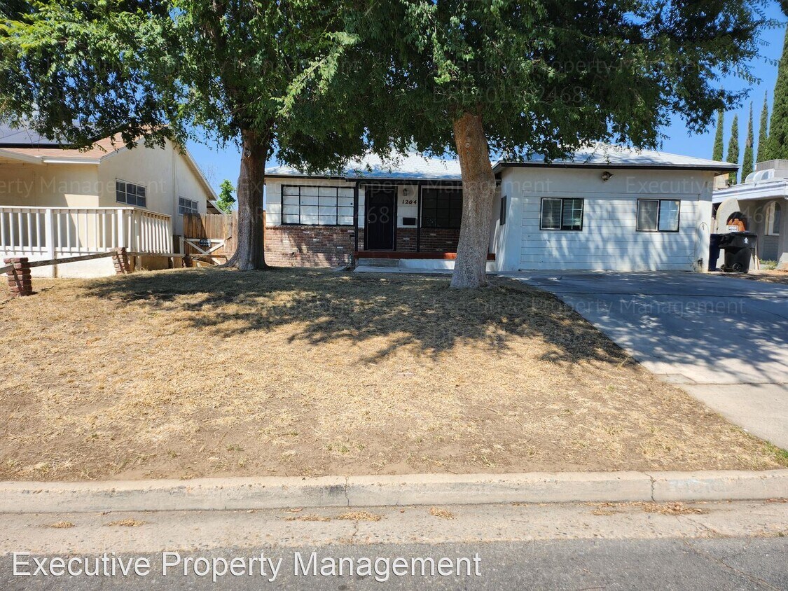5 br, 3 bath House 1204 W. Point Dr. House Rental in Bakersfield