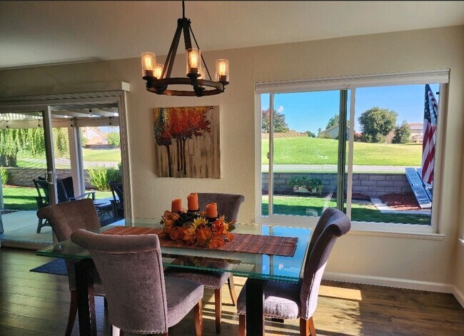 Foto del edificio - 3 Bedroom 2 bath with 2.5 car garage.