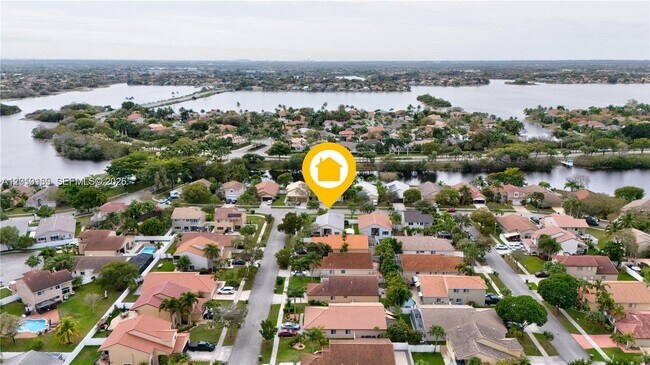Foto del edificio - Northwest 19th Street, Miami, FL 33029 - 3 BR 2 BA single-family home