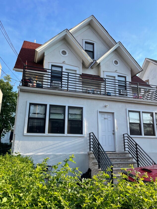 Primary Photo - 2255 Mott Ave