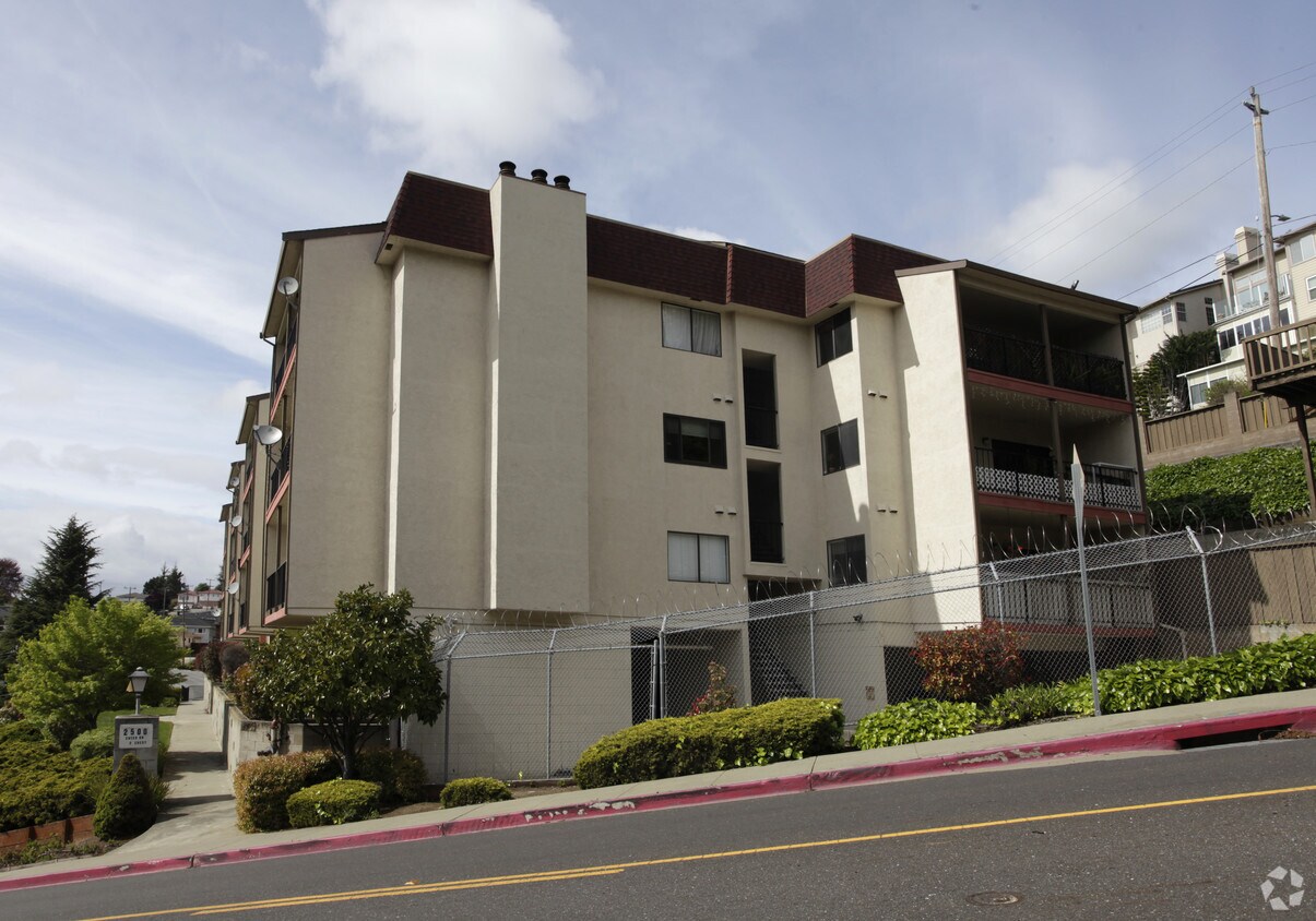 Foto principal - 2500 Miramar Ave