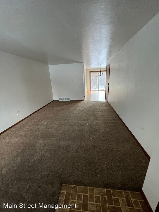 Foto del edificio - 2 br, 1 bath House - 2125 Packerland Dr.