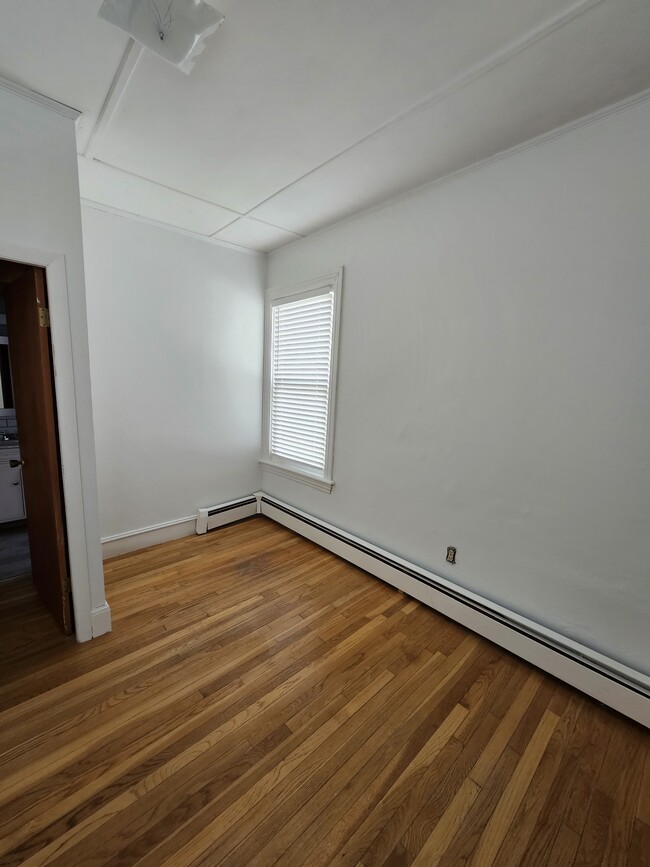 Rear Bedroom - 107 Broad St