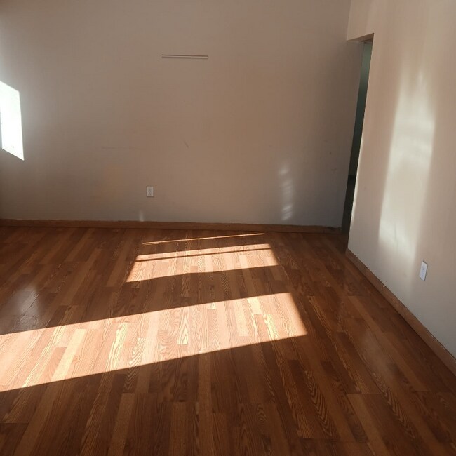 Foto del edificio - 1331-1333 Thurston St