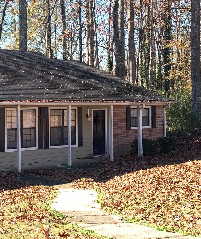 Building Photo - 718 Bellemeade Way SW