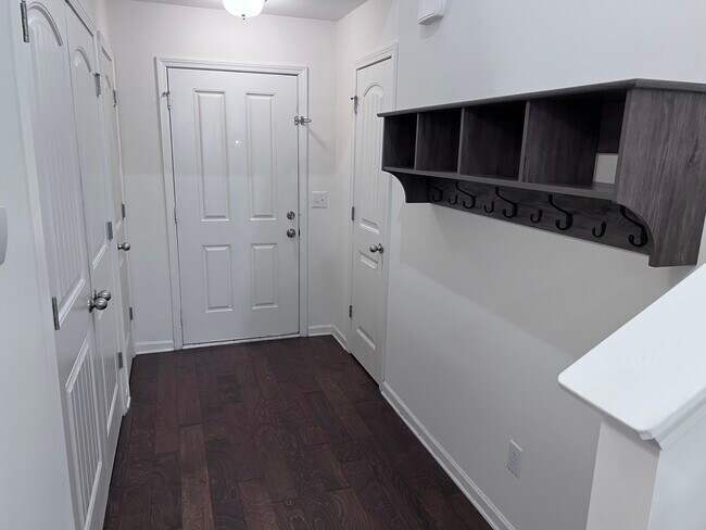 Building Photo - 5518 Hamilton Cir