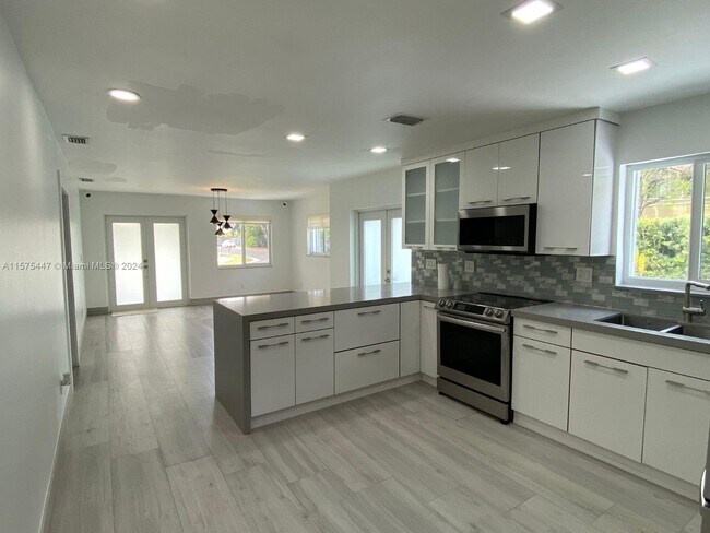Foto del edificio - 403 SW 89th Pl